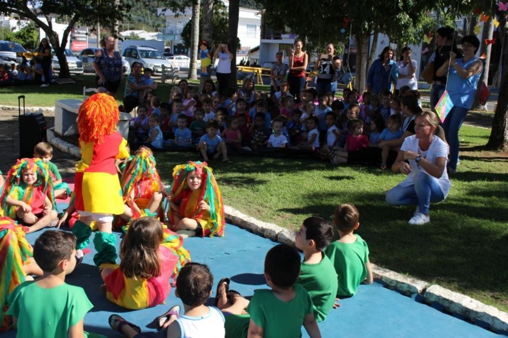 Projeto Praça Literária promove tarde de diversão e conhecimento em Ituporanga 