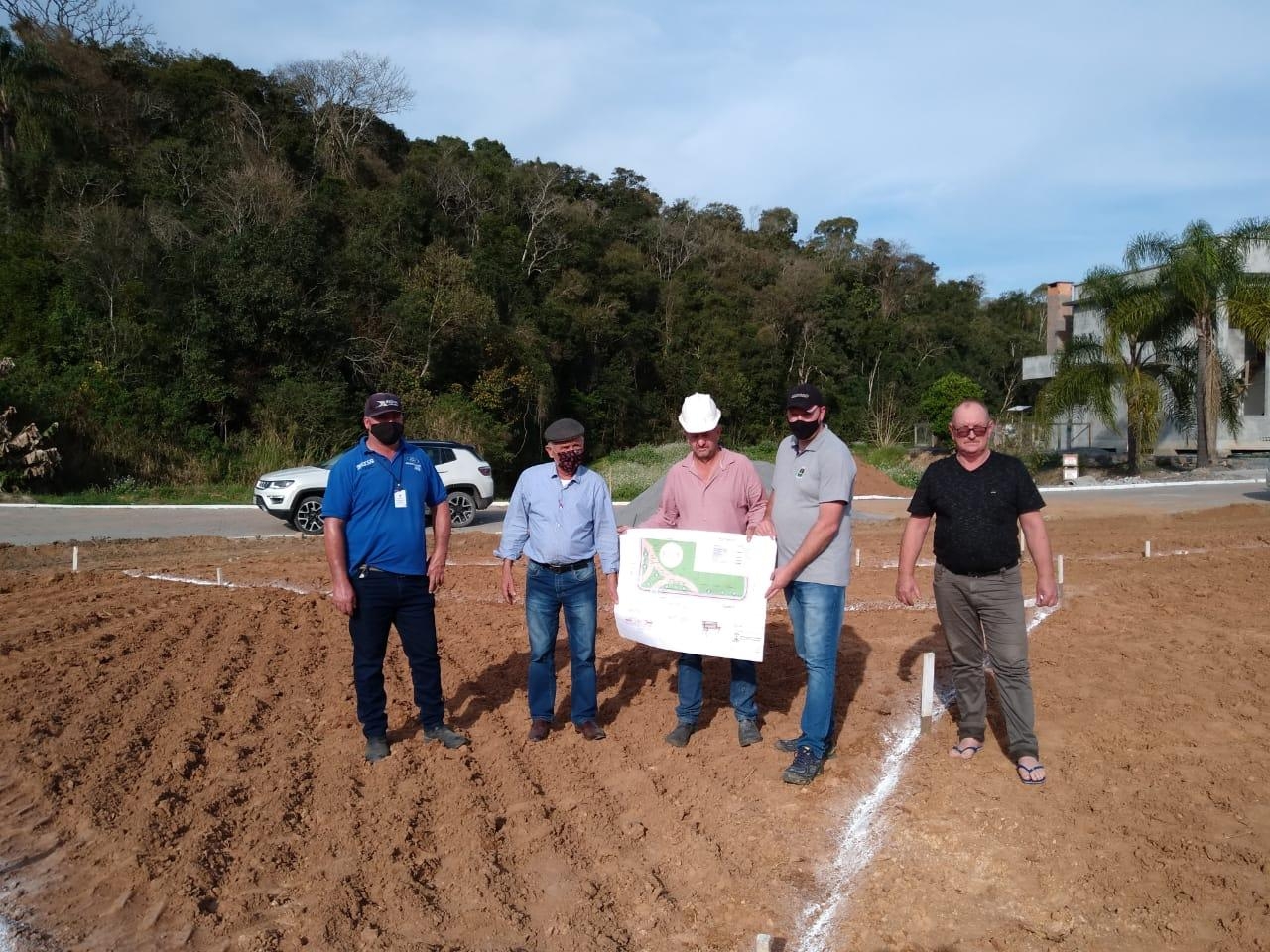 Administração inicia construção de área de lazer no Bairro Boa Vista