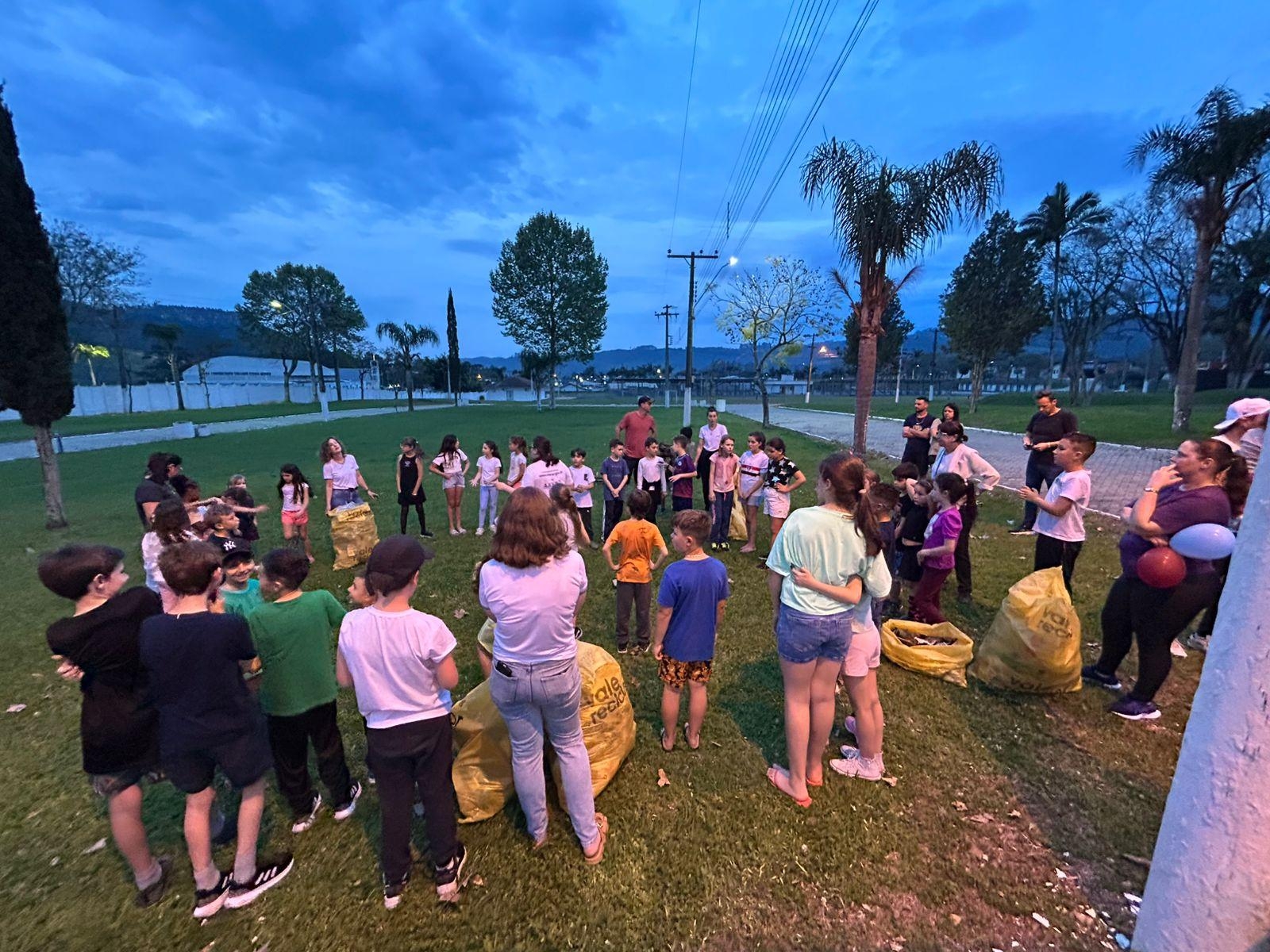 Caça ao Tesouro Ambiental no AcampaBom, o acampamento da escola Bom Pastor