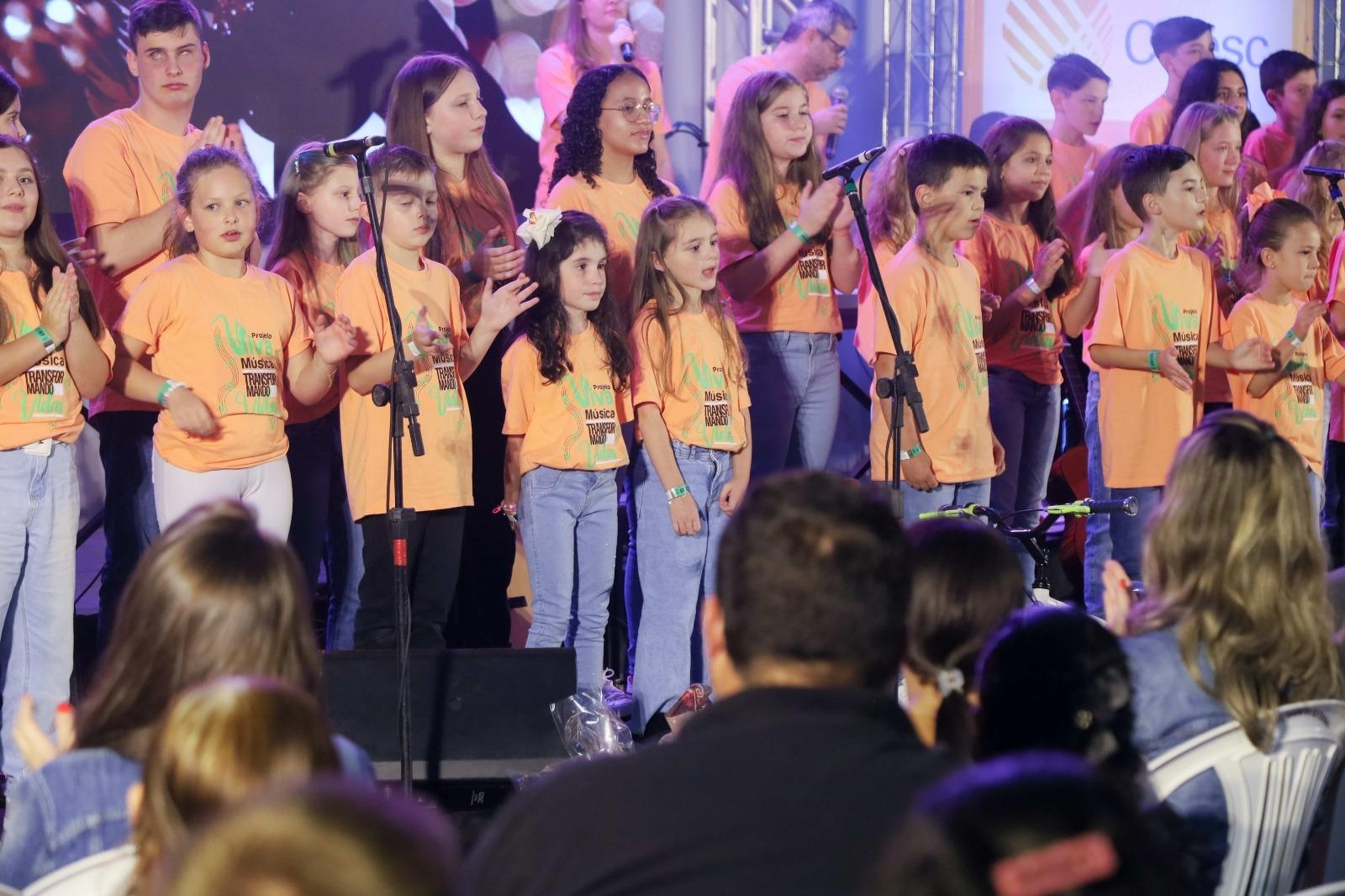 Centro de Educação Pedro Júlio Müller recebe aulas de música para alunos da rede pública