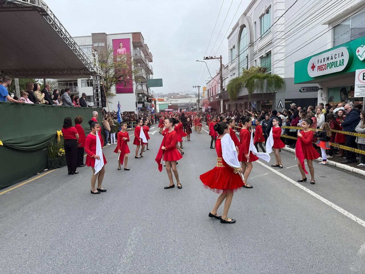 Desfile Cívico de 7 de Setembro reúne milhares de pessoas em Ituporanga
