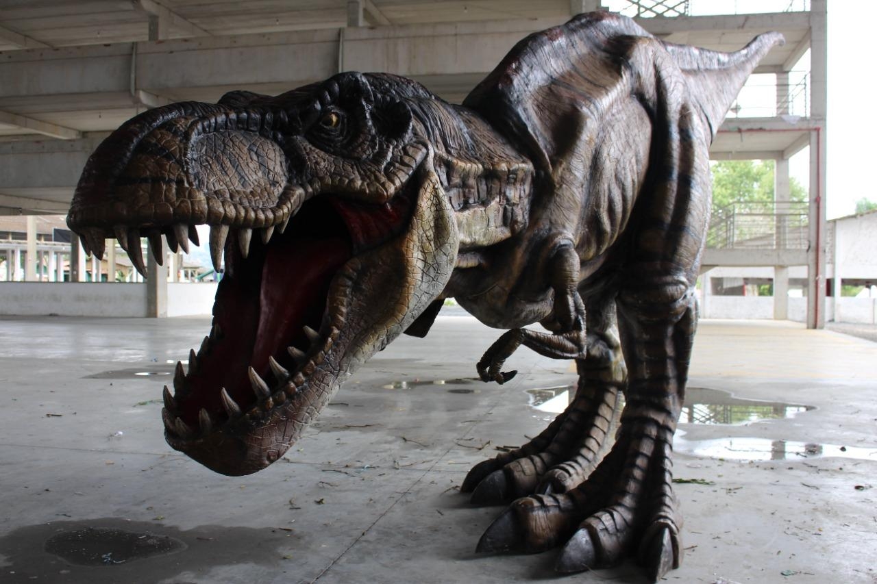 Dinossauros são atração no Parque da Cebola em Ituporanga até a terça-feira