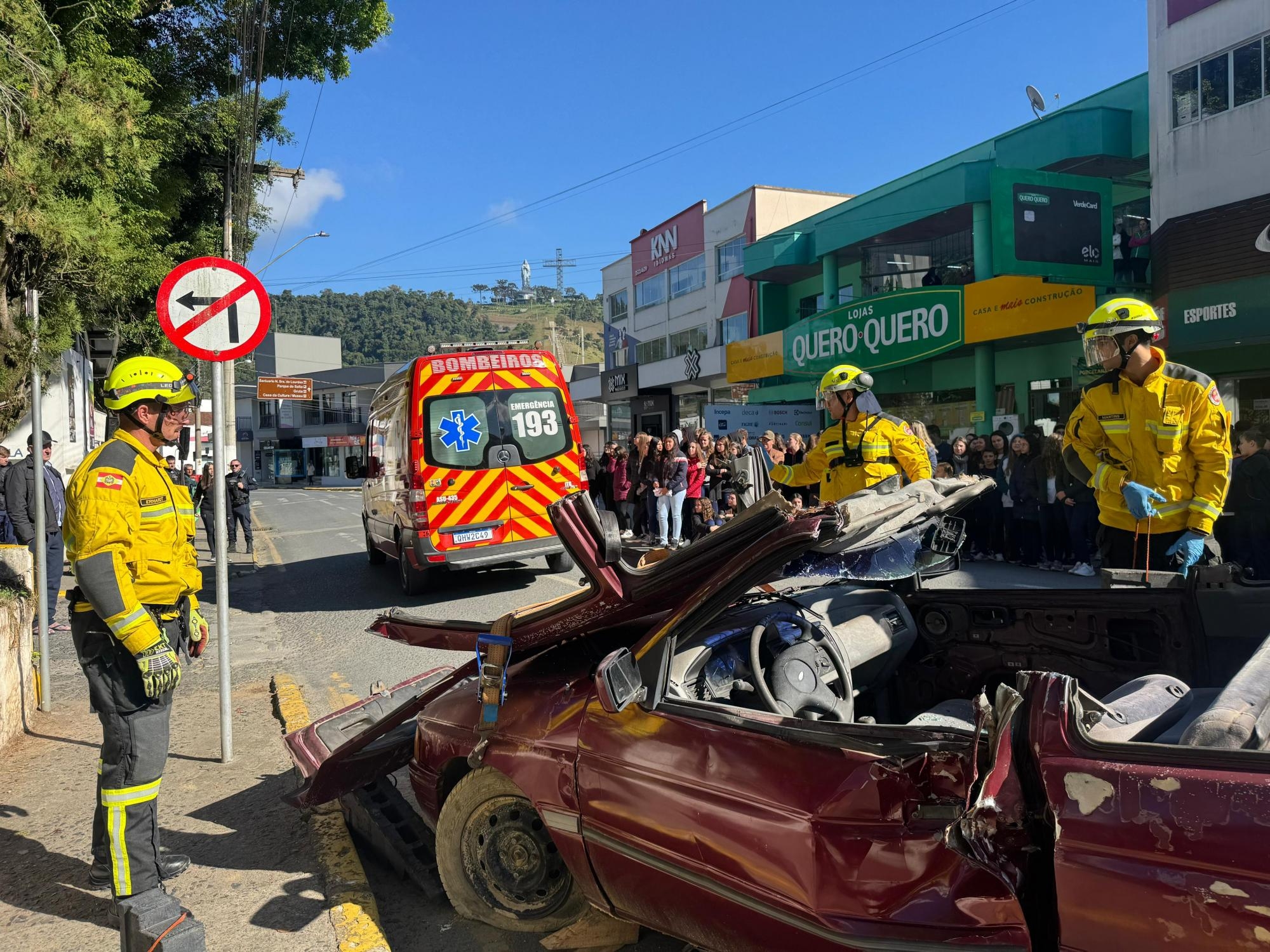 Encerramento do Maio Amarelo em Ituporanga tem simulação realista de acidente de trânsito