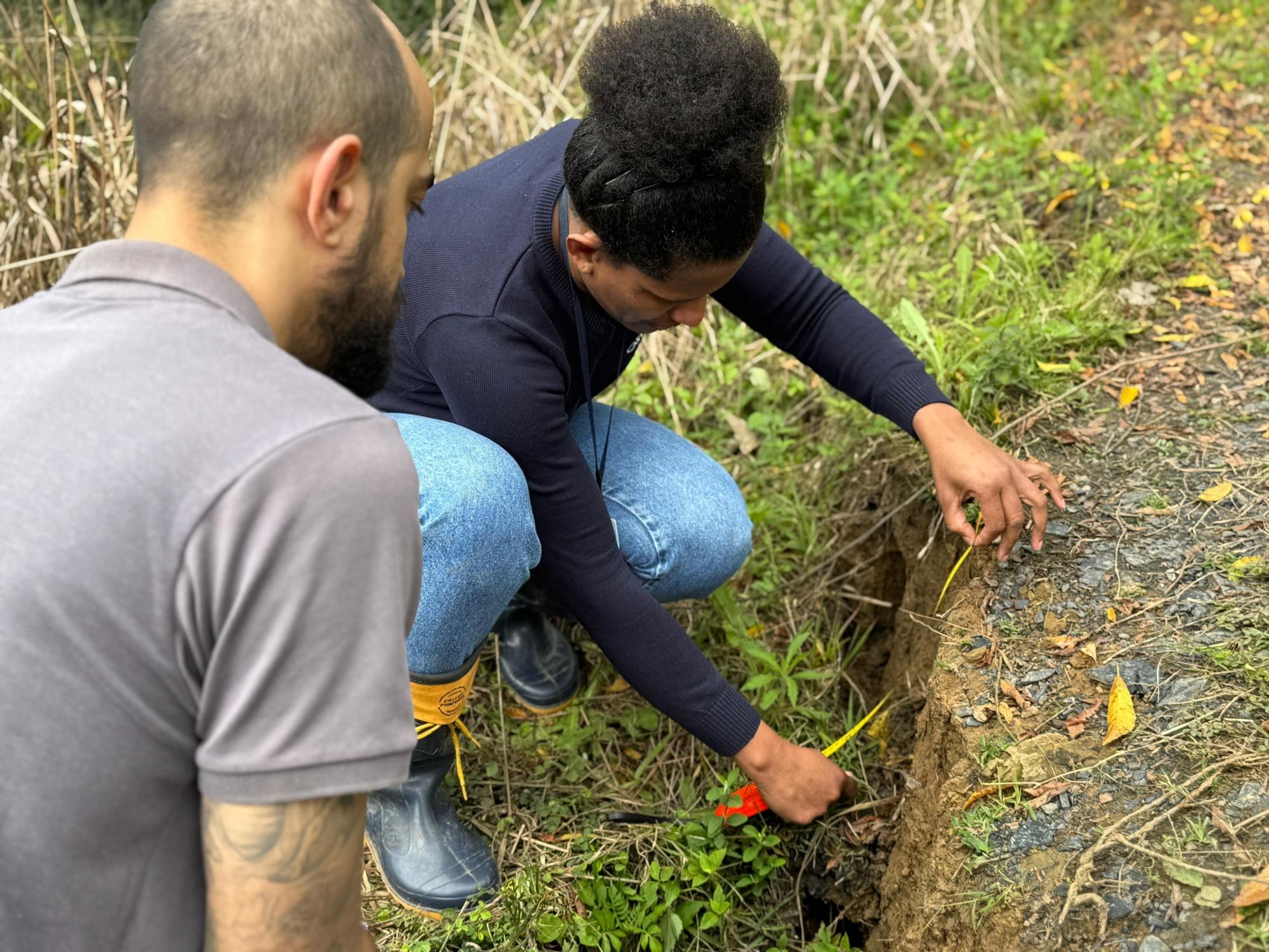 Geólogos iniciam análise da estrada do Alto Rio das Pedras, interditada por risco de deslizamento