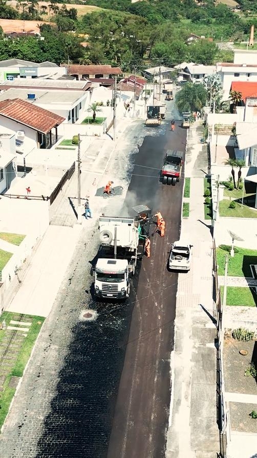 Iniciam obras de recapeamento na Rua Uruguai em Ituporanga