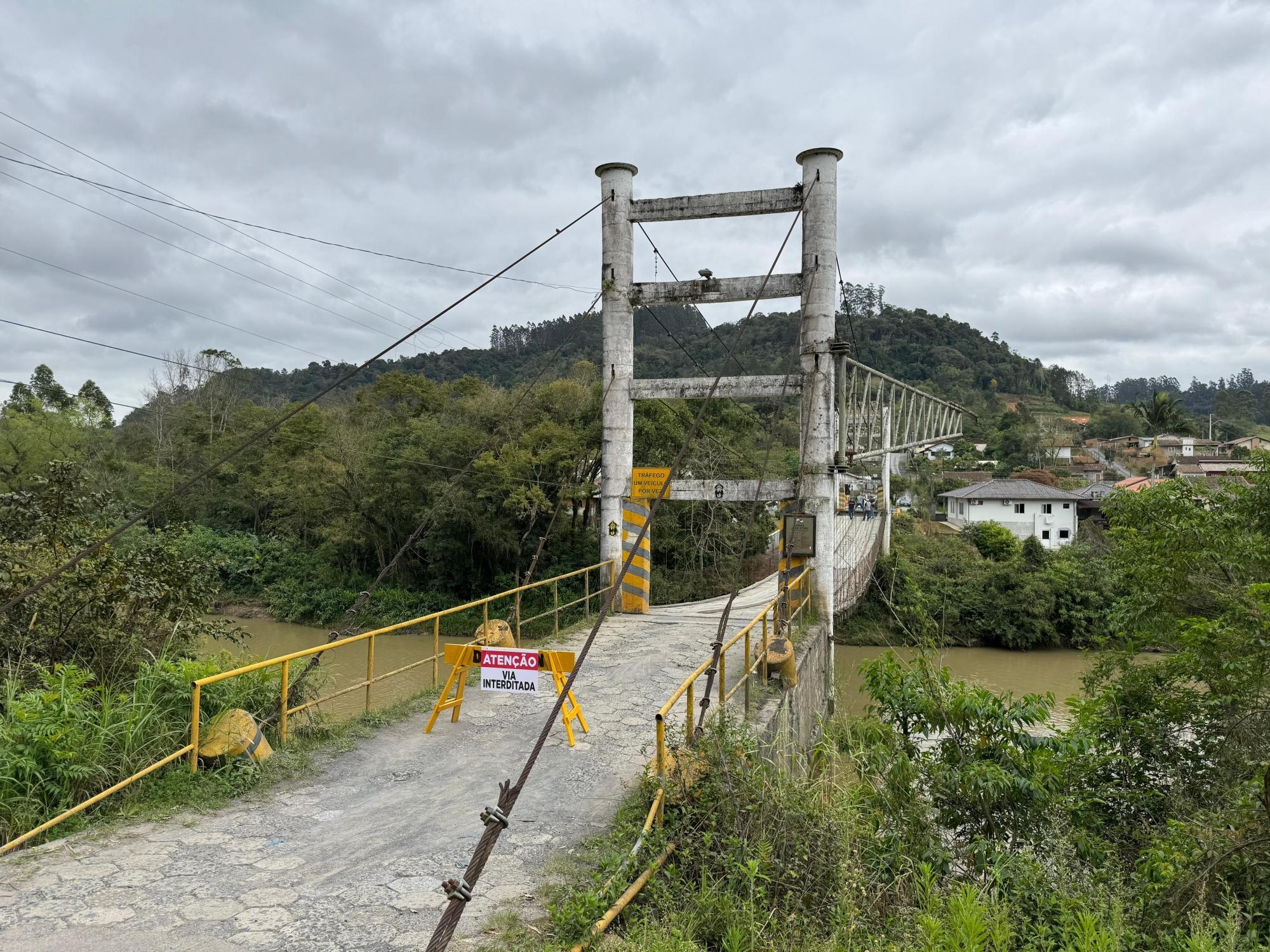 Iniciam obras de reparos na ponte pênsil do Salto