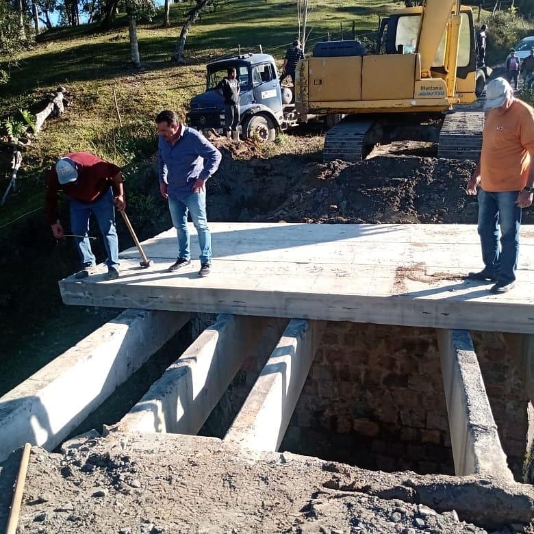 Nova ponte é construída pela Administração na comunidade de Rio Bonito