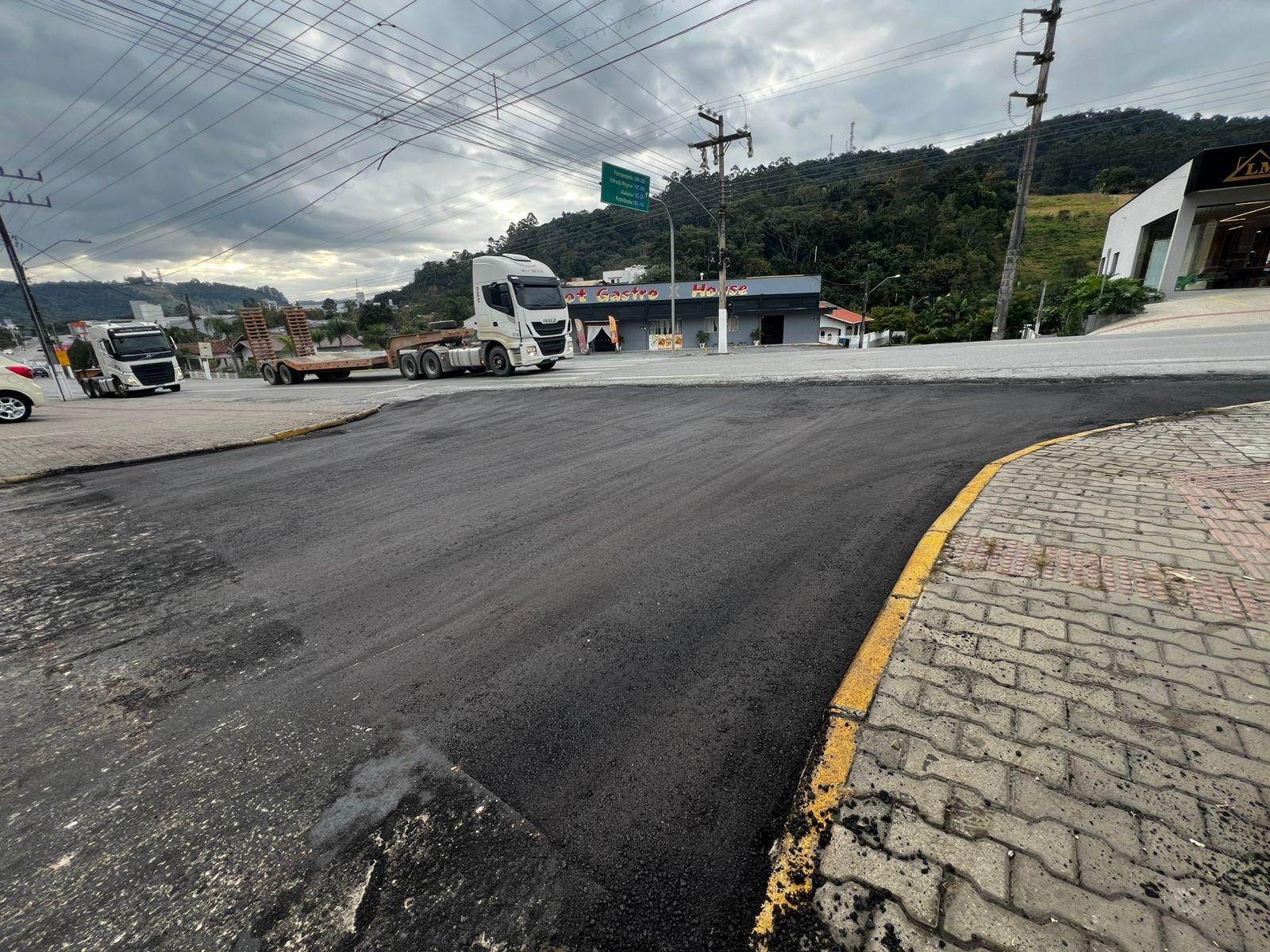 Prefeitura de Ituporanga realiza operação tapa-buracos em diversos bairros do município