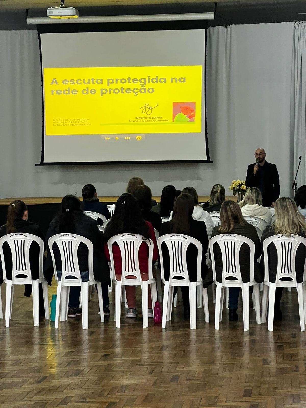 Profissionais de Ituporanga passam por capacitação da Escuta Especializada