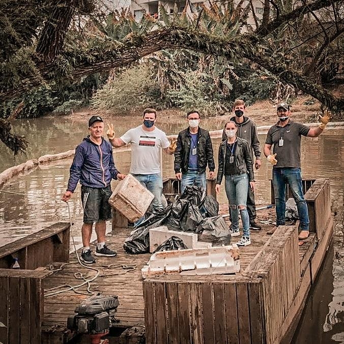 Quantidade de lixo acumulado por barreira ecológica instalada no Rio Itajaí do Sul  surpreende