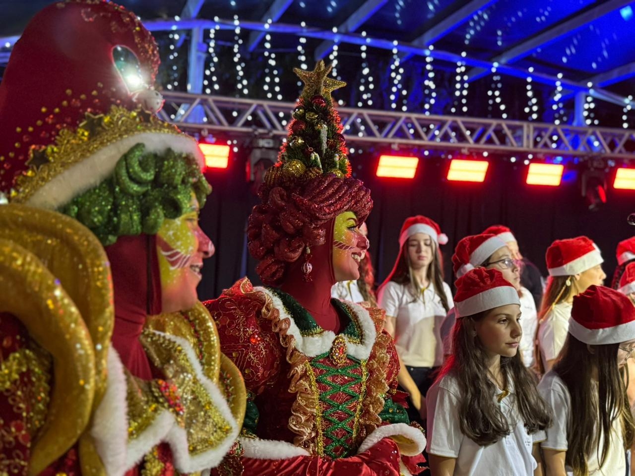Segundo dia do Natal Luz de Ituporanga é marcado por apresentações e acendimento das luzes